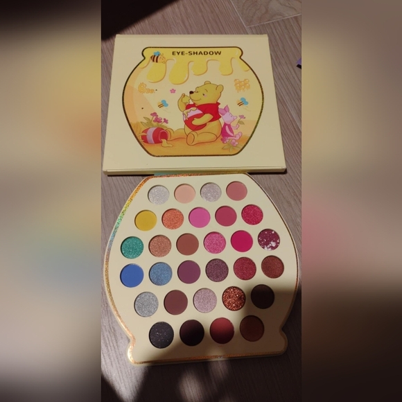 Makeup - Picture 1 of 3